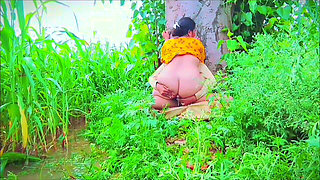 Rainy season in the fields, a very big ball, it was fun when taken softly from above, doggy style was told from above, water came out