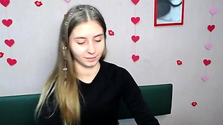 Beautiful Ukrainian amateur babe TaliaSunshin on webcam