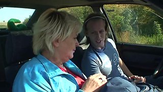 Hitchhiking mature getting her twat banged brutally too