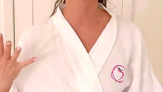 Sensual Massage with Aila Turns