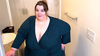 Big Boobs MILF Do A Tit Fuck