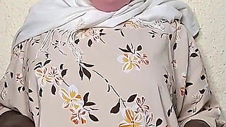 Perfect Pink Pussy of the Muslim Girl From Iran