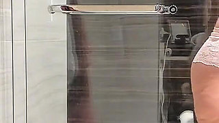 Real Hot Wife MILF Camgirl Jess Ryan in the Shower