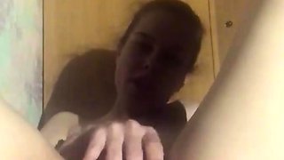 Cute amateur webcam teen girl toying pussy on webcam