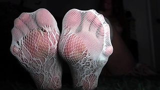 Amateur Foot Fetish Girlfriend Sucks and gives a Footjob