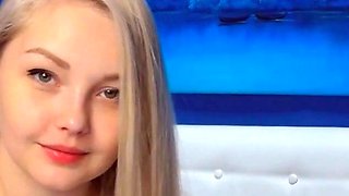 Naked Amateur Webcam Girl Masturbates