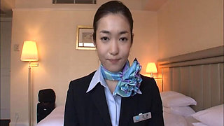 Elegant Flight Attendant Ryu Delivers a Performance Filled with Beauty and Passion - 1