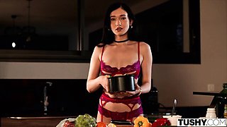 Luring Matthew Meier and Britney Dutch's threesome dirt