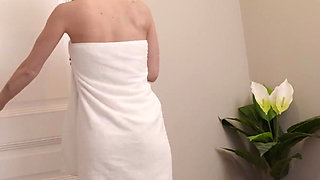 Homemade Sex Tape: Stunning Ginger Babe Sucks Huge Cock