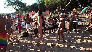Amateur Couple Enjoys Exhibitionist Public Beach Sex