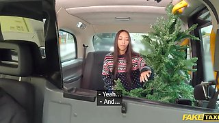 Perfect body babe has no money to pay for the fare and rides taxi driver's BWC