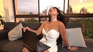 Sexy Latina Housewife Gets Wild With Internet Tech - Big Tits & Round Ass Shaking
