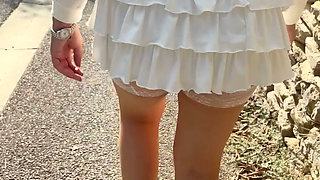 Lady Oups' Mini Skirt Too Short